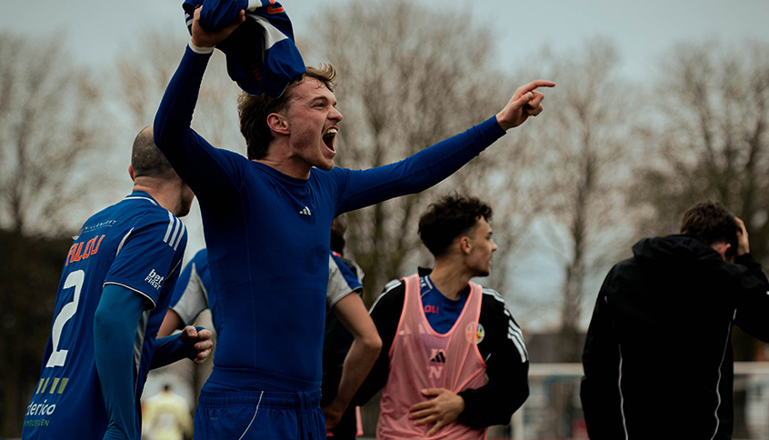 Sampers schenkt RKFC late zege na gesloten topper!